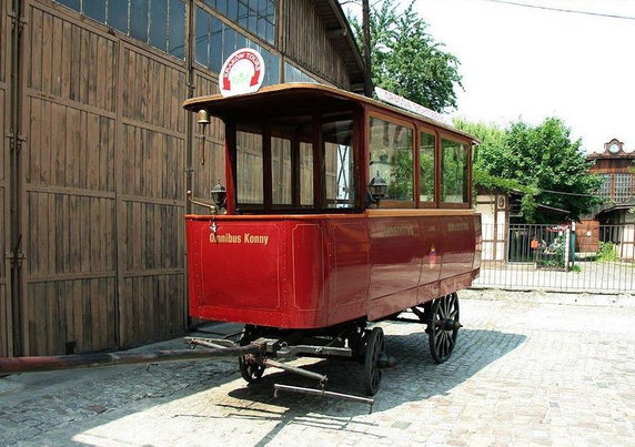 Odrestaurowany omnibus konny ze zbiorów Muzeum Inżynierii Miejskiej