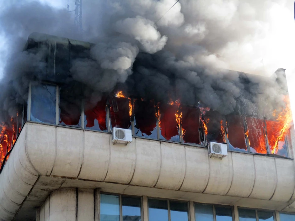 Vatra se ventilacionim sistemom prenela na krov zgrade