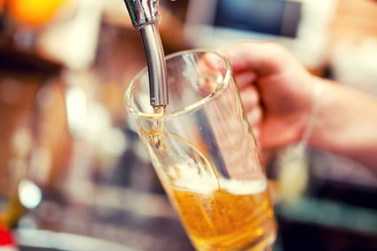 Nowe przepisy ws. picia alkoholu pod chmurką. Decyzja w rękach samorządowców