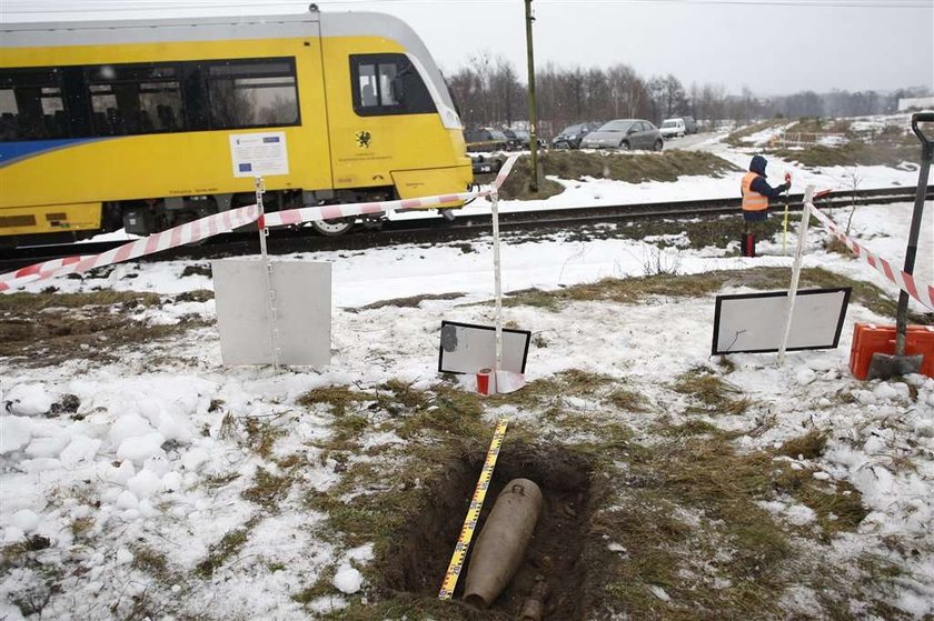 Bomby na trasie kolejki