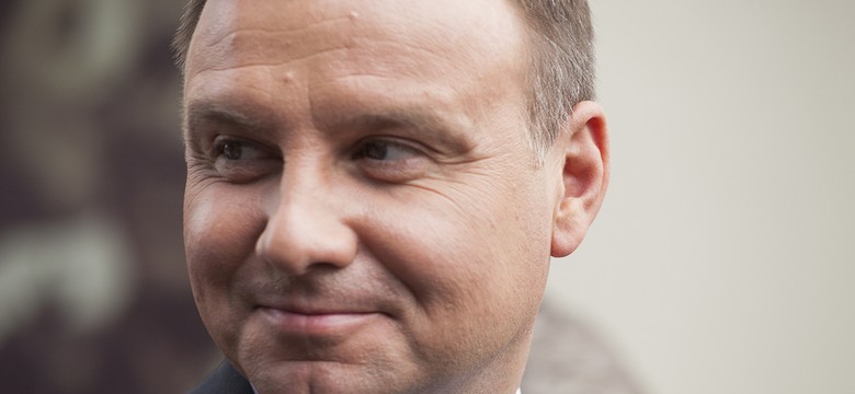 Wpadka burmistrza podczas powitania prezydenta. "Aleksander Duda był dzisiaj w Kępnie? Ktoś? Coś...?"