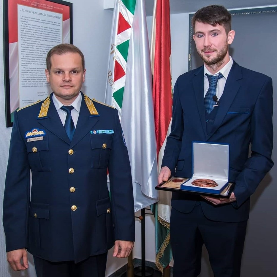 Néhány napja egy pizzafutárt is kitüntettek / Fotó: BRFK