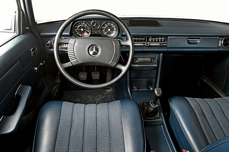 Mercedes 230.4 (W115)