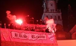 Kibice zaatakowali Obywateli RP pod Jasną Górą. Policja odpiera zarzuty, że "nie interweniowała"