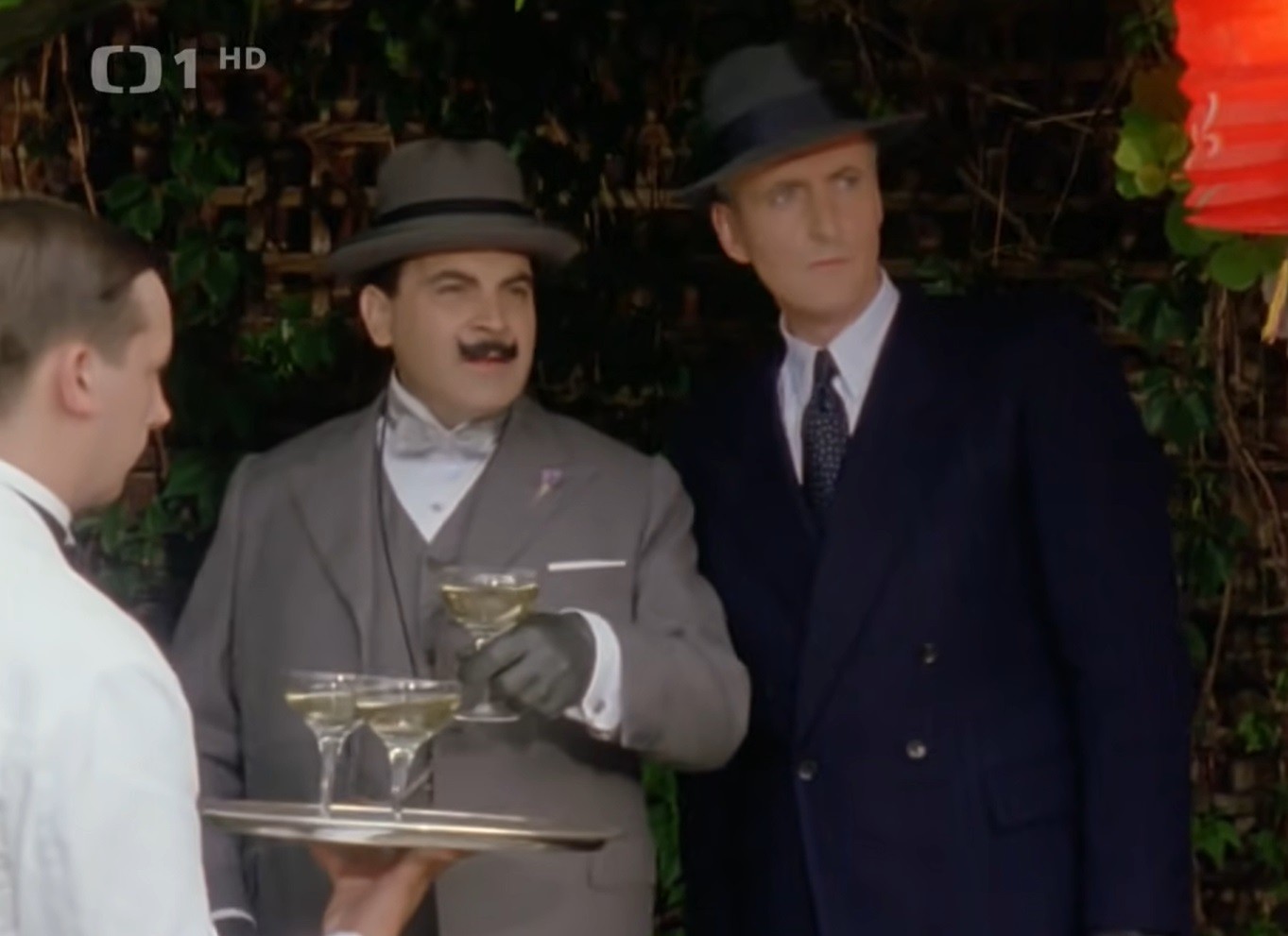 Britský herec David Suchet ako Hercule Poirot. 