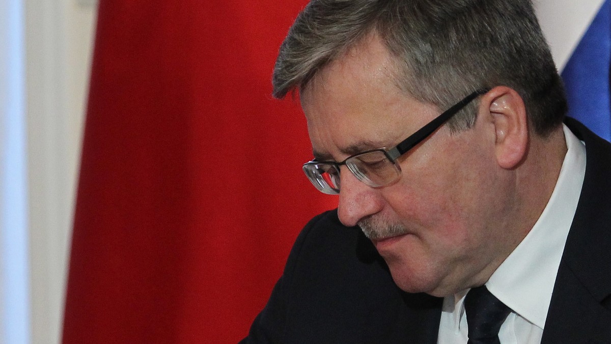 Prezydent Bronisław Komorowski podpisał ustawę o nasiennictwie, która zezwala na rejestrację i obrót w Polsce nasionami zmodyfikowanymi genetycznie. Jednocześnie rozporządzenia do tej ustawy mają zakazać uprawiania roślin GMO.