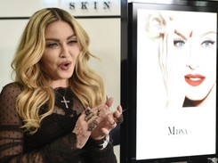 Dłonie i twarz zbyt blisko siebie: Madonna nie powinna była pozwolić na TE zdjęcia