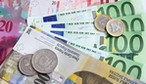 Kursy walut: złoty pod presją. Euro i dolar w górę, obligacje drożeją