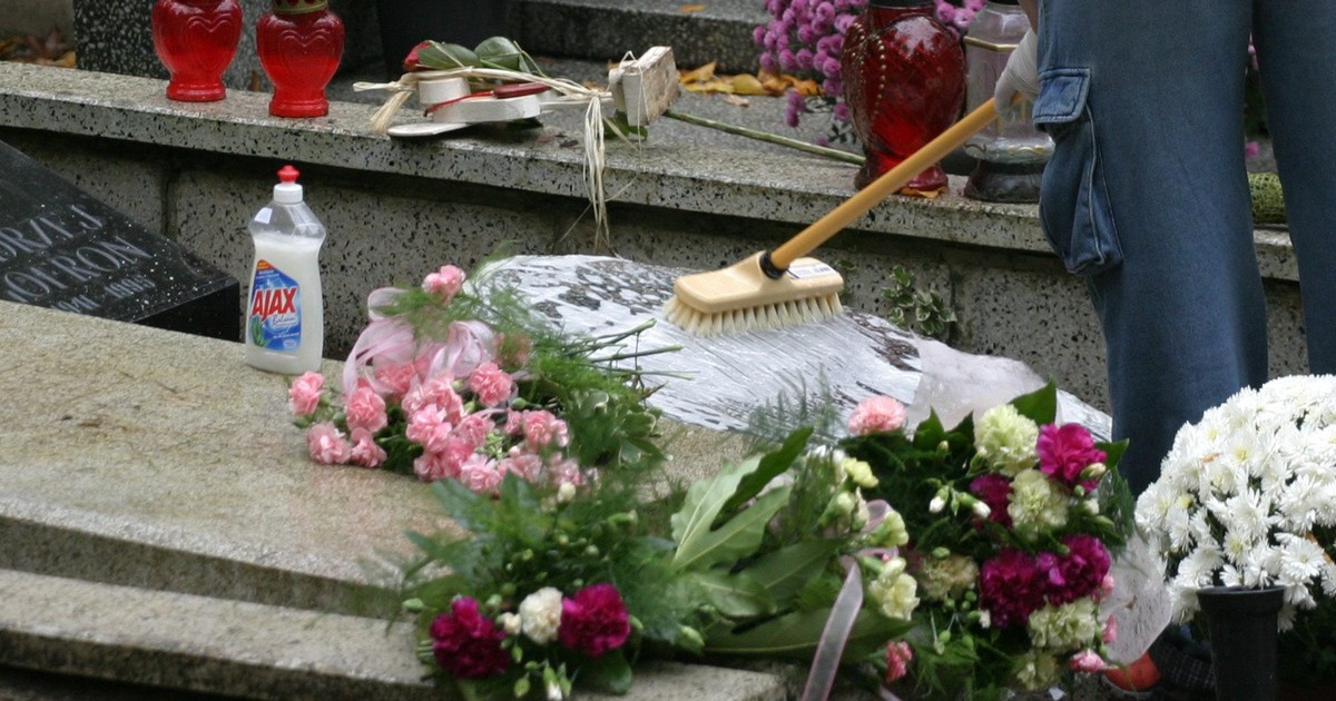Posprząta grób za takie pieniądze. "Żeby nie było zaskoczenia". Gratis modlitwa