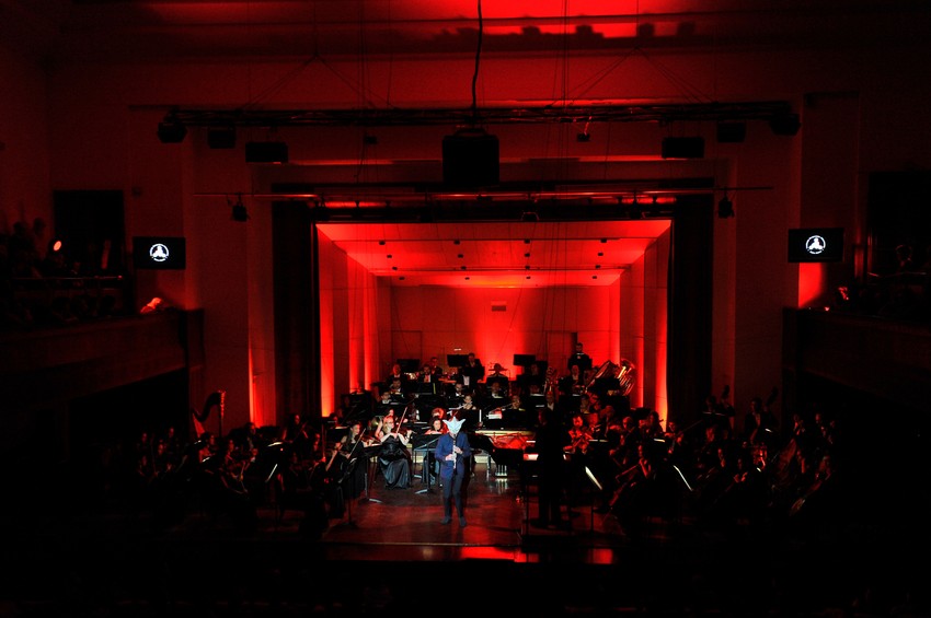 Oduševljenoj publici Frost je podario na bis muzičku improvizaciju