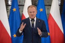 Tusk grzmi po decyzji ws. paktu migracyjnego. "Nie do przyjęcia"