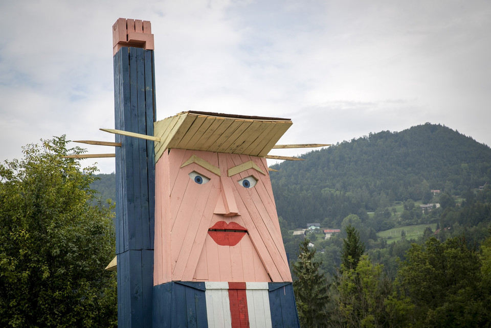 Oryginalna rzeźba Donalda Trumpa w Słowenii