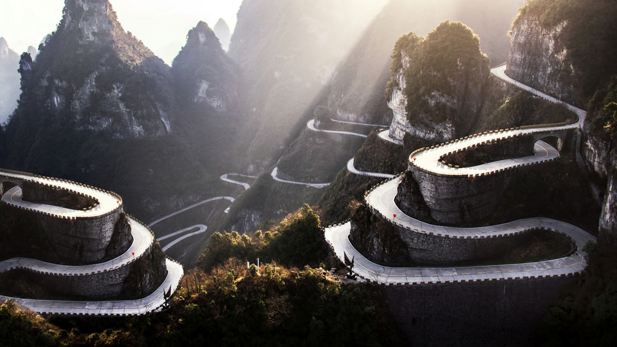 Tian Men Shan Big Gate w Chinach. Droga z 99 zakrętami