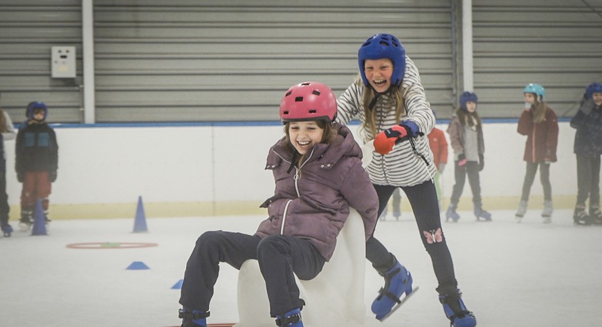 Najmłodsi mogą liczyć na wsparcie popularnych lodowych zwierzaków (renifery, foki, misie), czyli chodzików ułatwiających utrzymanie równowagi. Do południa będą one dostępne bez dodatkowych opłat.