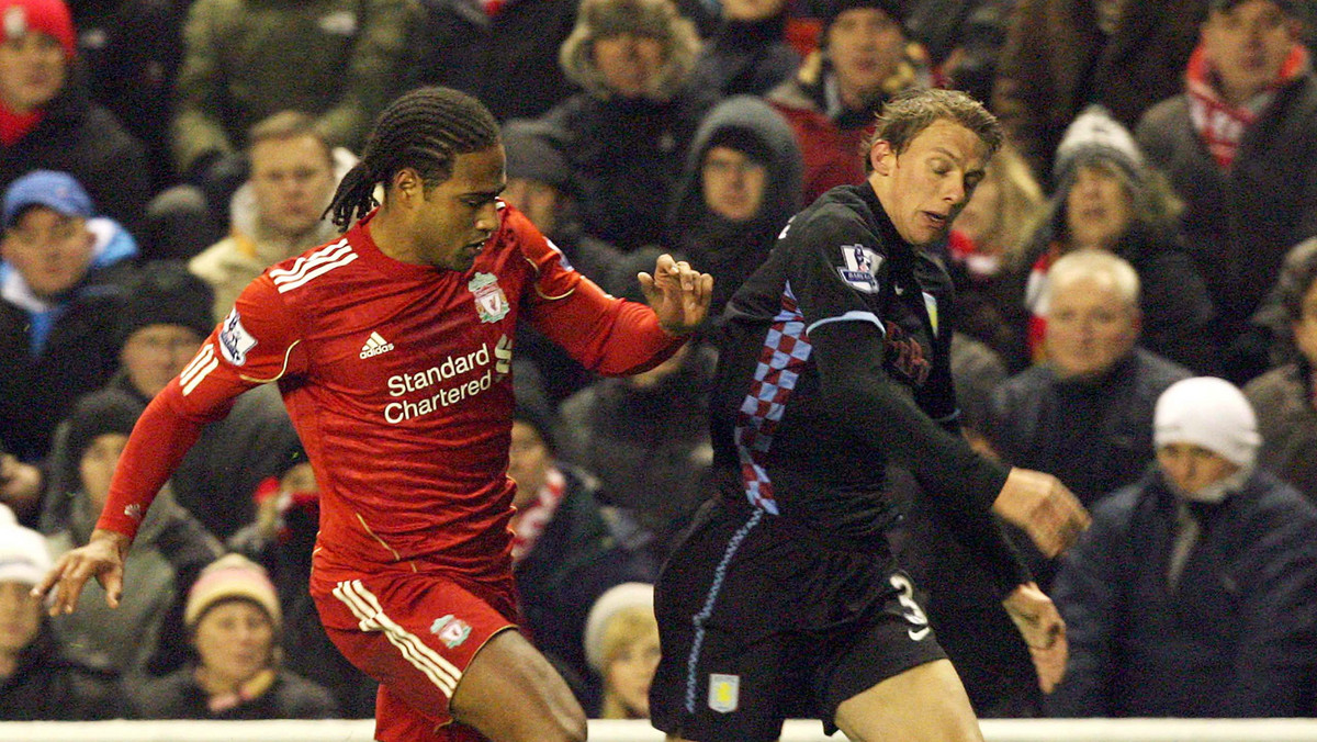 W 16. kolejce angielskiej Premier League, Liverpool FC bez swoich gwiazd, Stevena Gerrarda i Fernando Torresa pokonał na własnym stadionie Aston Villę 3:0 (2:0). Był to bolesny powrót na Anfield Road dla Gerarda Houllier, aktualnie szkoleniowca The Villans, który stracił posadę w The Reds w 2004 roku.