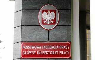 Nowy projekt ustawy o PIP 2026: Decyzja administracyjna o ustaleniu stosunku pracy