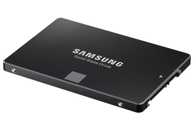 Jeśli nie ogranicza nas budżet, a chcemy mieć dysk SSD, który pojemnością dorównuje nośnikom HDD, warto zwrócić uwagę na produkt firmy Samsung. Dla większości użytkowników jest to raczej ciekawostka, gdyż sam nośnik kosztuje więcej niż naprawdę mocny pecet - około 5700 złotych (sprawdź aktualne oferty).