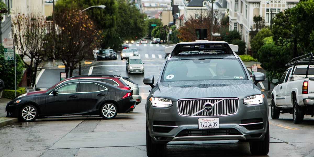 Uber po wypadku w Arizonie zawiesił program autonomicznych aut