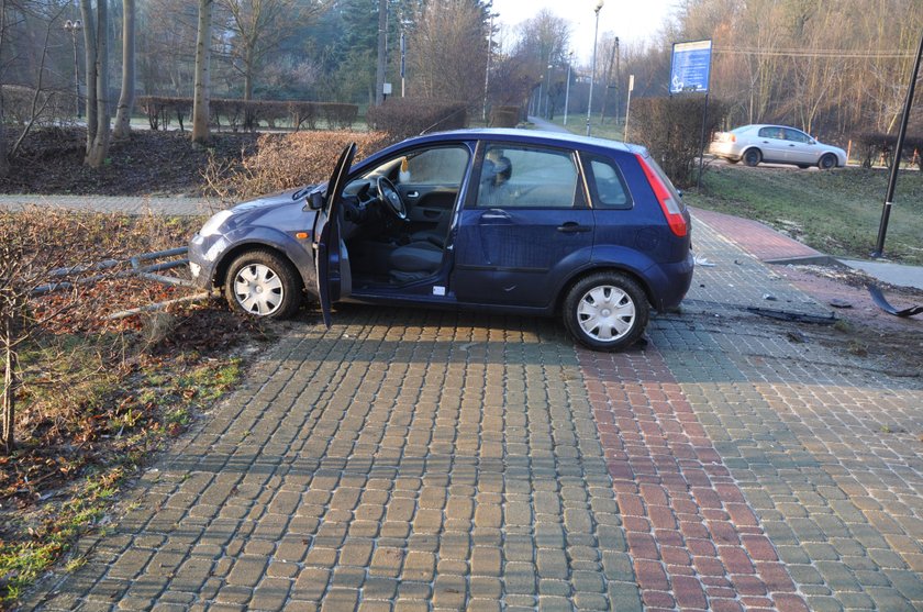 Chciał przejechać narzeczoną samochodem