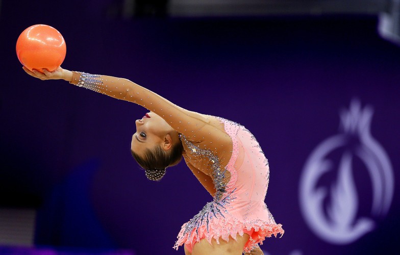 Zobacz piękne dziewczyny z maczugami i nie tylko...