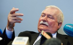 Wałęsa: Nie chcę, ale muszę. Kręcę, mataczę, kluczę