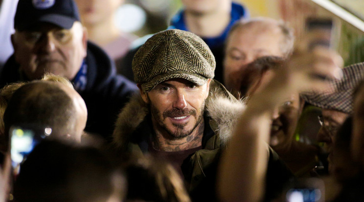 David Beckham lerótta tiszteletét/ Fotó: Northfoto