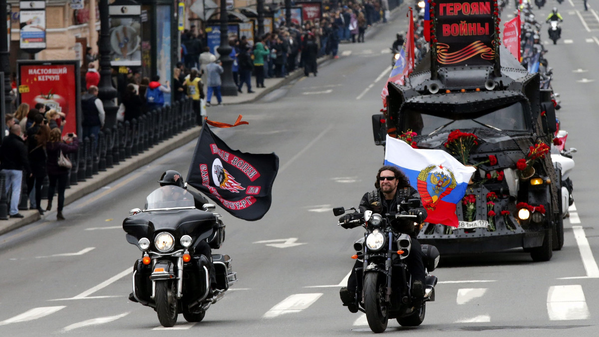 Gruzini chłodno przyjęli rosyjskich motocyklistów z klubu Nocnych Wilków. Jak informują gruzińskie media, kilkakrotnie w ciągu ostatnich dni zwrócono Rosjanom uwagę, że używane przez nich symbole nie są mile widziane w Gruzji.