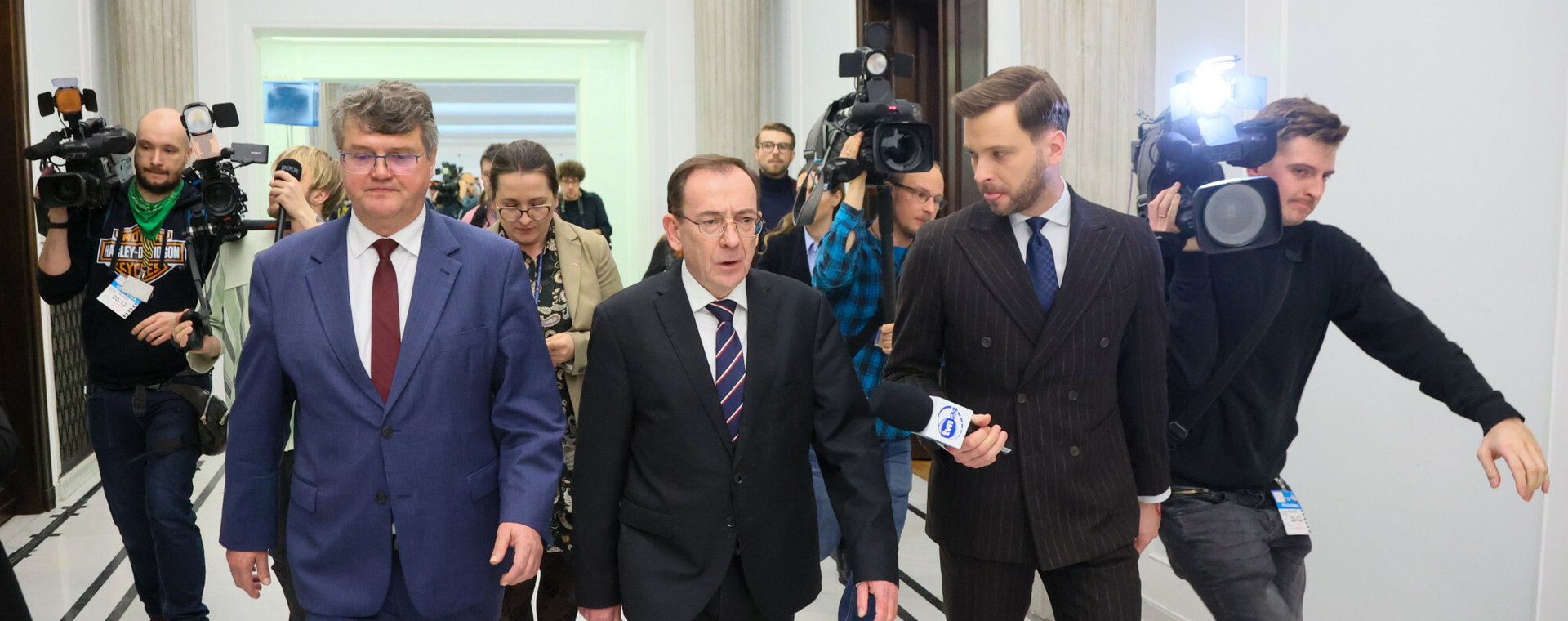 Mariusz  Kamiński i Maciej Wąsik, byli szefowie CBA, na konferencji prasowej po ich prawomocnym skazaniu w aferze gruntowej.