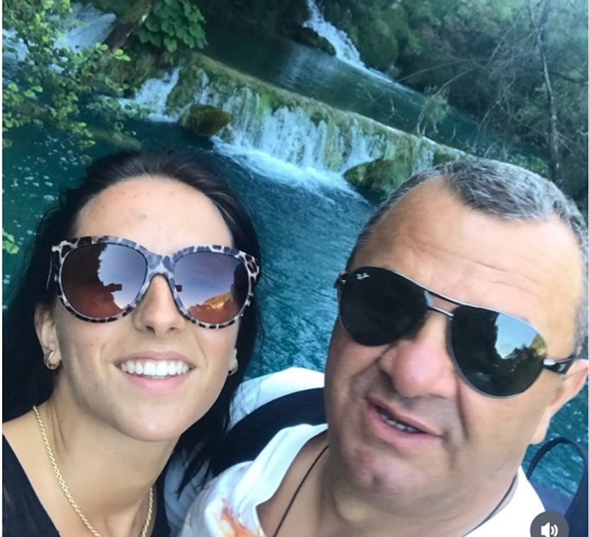 Cipka sa pokojnim suprugom