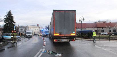 Tragedia na przejściu dla pieszych. 74-latkę potrąciła ciężarówka