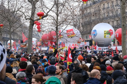 Kolejny dzień protestów we Francji. Niemal milion ludzi na ulicach