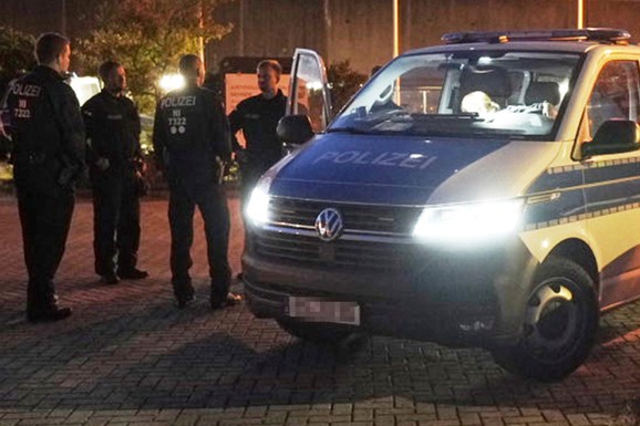 PLANIRALI NAPAD NA BOŽIĆNU PIJACU Uzbuna u Nemačkoj: Uhapšeno pet muškaraca