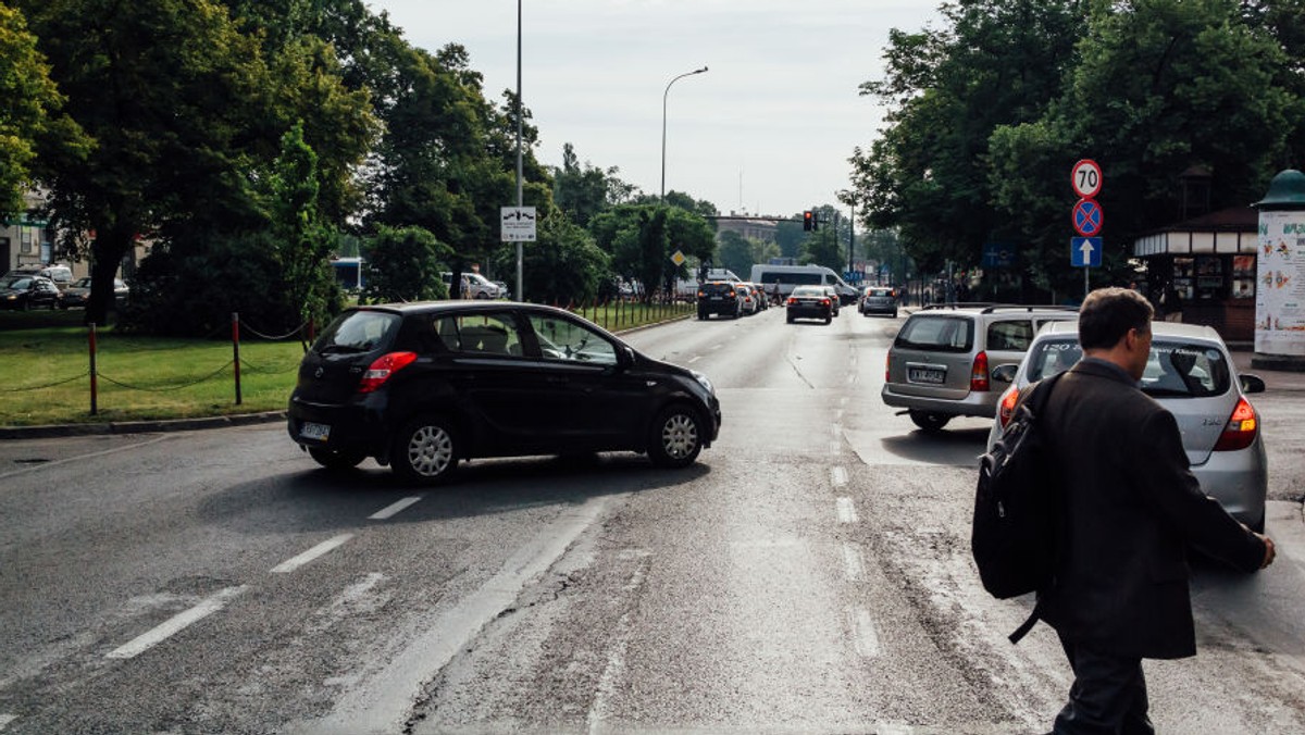 Dziś rozpoczyna się remont nawierzchni na al. Juliusza Słowackiego. Prace będą prowadzone na jezdni zachodniej - w kierunku al. 29 Listopada. Roboty obejmą odcinek od ul. Długiej do wiaduktu kolejowego.