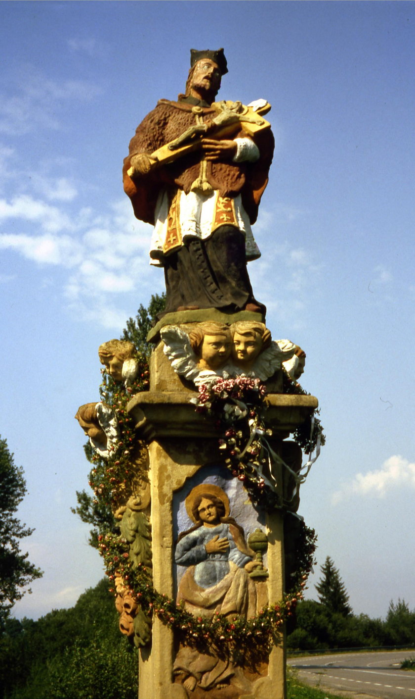 Figura św. Jana Nepomucena w Jabłonce pochodzi z 1752 r. 