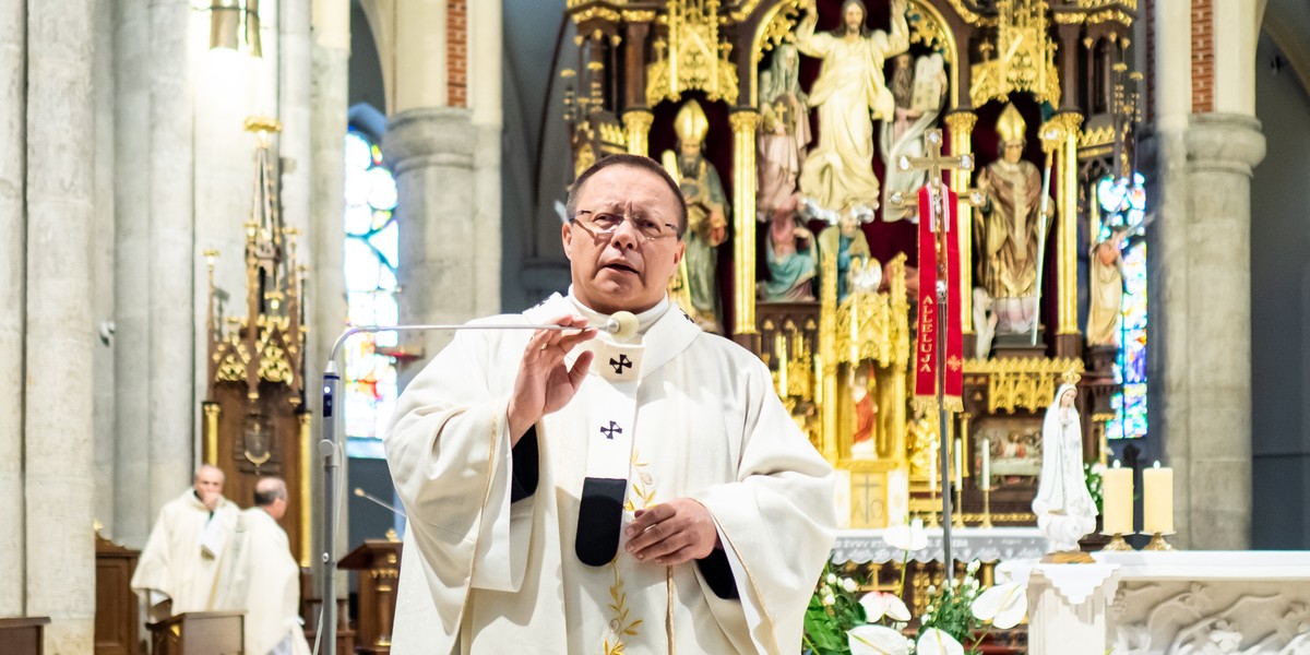 Kardynał Grzegorz Ryś jest niewierzący? "Kościół to biznes", miał powiedzieć Piotrowi Tymochowiczowi. 