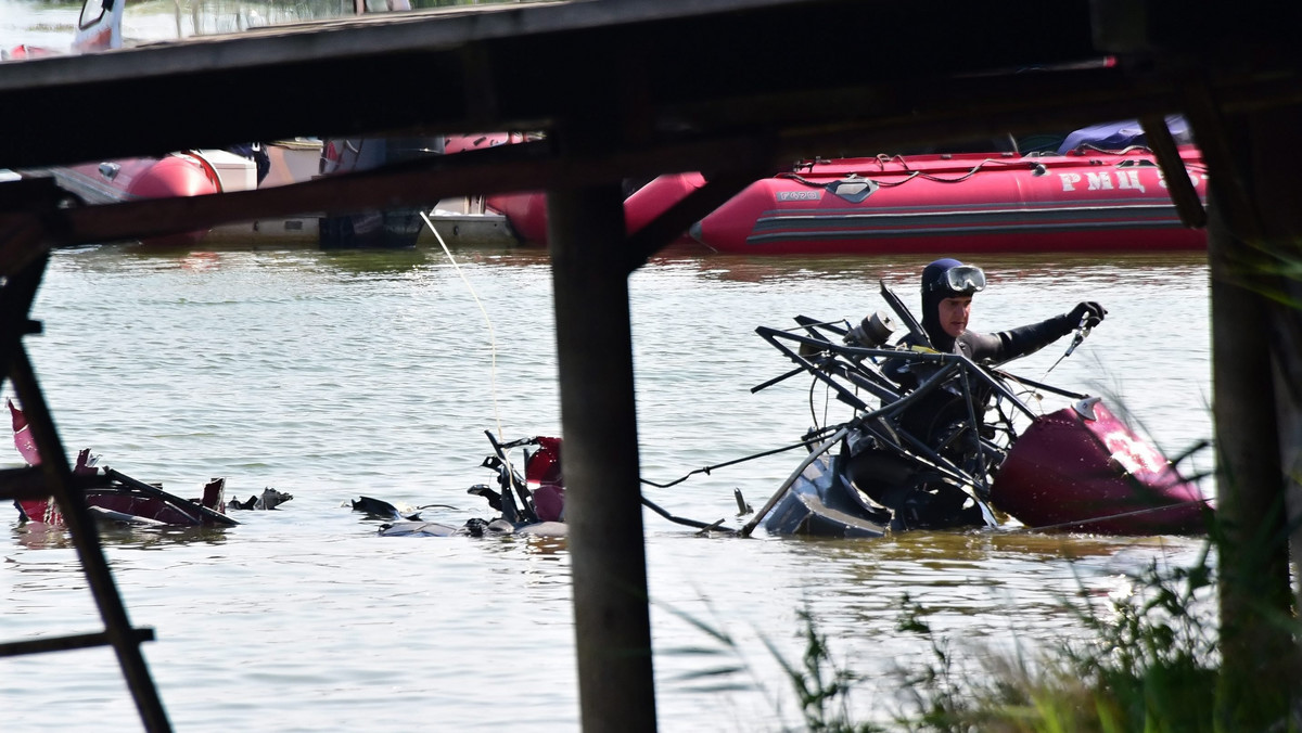 W sobotnim zderzeniu w powietrzu hydroplanu ze śmigłowcem nad sztucznym jeziorem na zachód od Moskwy śmierć poniosło wszystkich dziewięć osób na pokładzie obu maszyn, w tym dwoje dzieci - podał szef Komitetu Śledczego Rosji Władimir Markin.