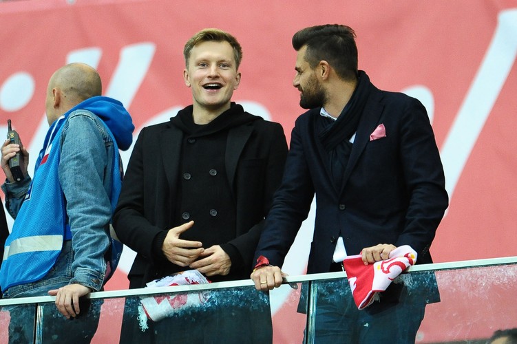 Gwiazdy na meczu Polska - Szkocja. Mroczek, Siwiec, Olejnik, Sikorski i Kwaśniewski na trybunach