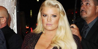 Pregnant Jessica Simpson Shares Photo Of Swollen Feet On Instagram