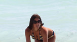 Ponętna Claudia Romani na plaży
