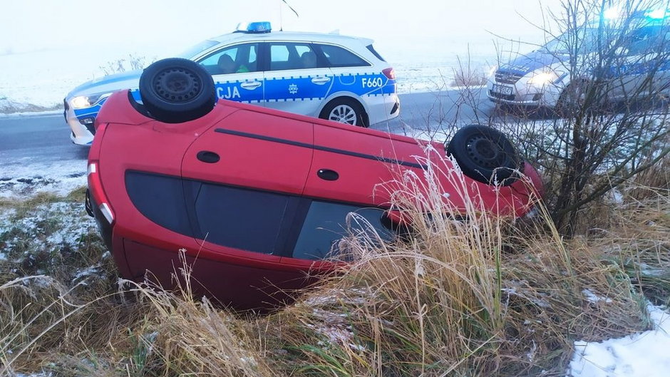 Pijany kierowca skrył się przed policją na strychu w kartonie