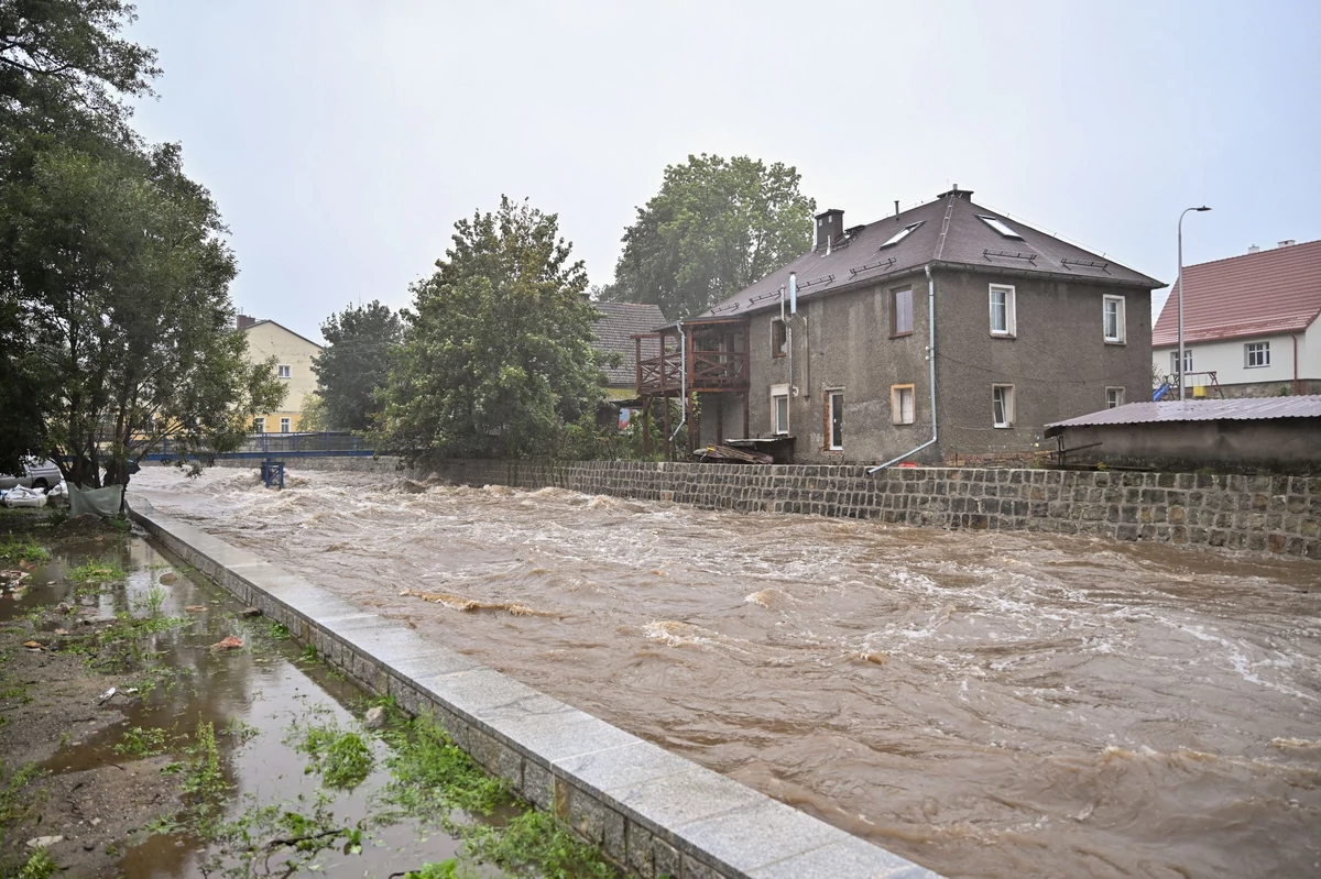  Ewakuacja kolejnych ulic w Lądku-Zdroju. Sytuacja w mieście jest krytyczna