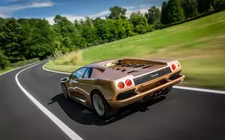 Lamborghini Diablo skończyło 30 lat. Kto jeździł tym superautem?