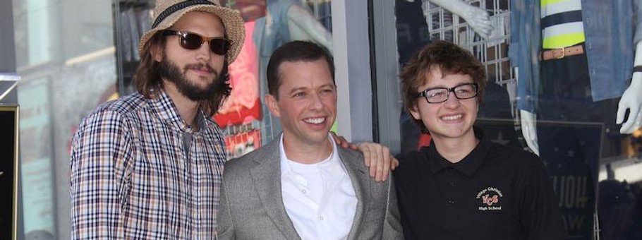 Ashton Kutcher, Jon Cryer i Angus T. Jones