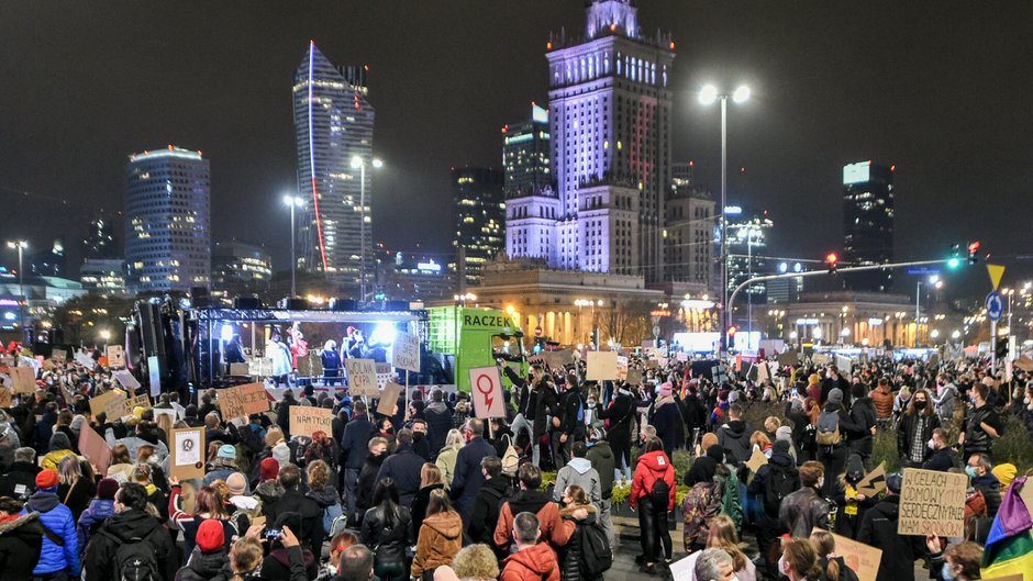 Protest kobiet przeciwko wyrokowi Trybunału Konstytucyjnego