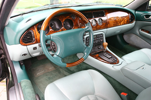 Jaguar XK8 - Mocno dowartościowuje