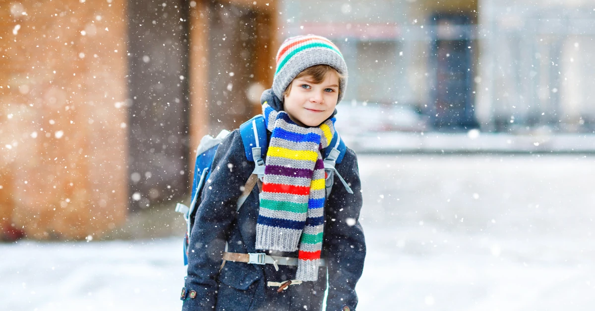 Śnieg, deszcz i mróz! Prognoza pogody dla uczniów na 18 listopada. Jak się ubrać we wtorek?