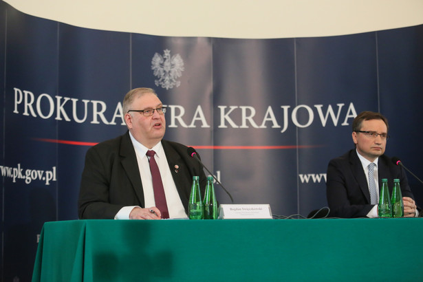 Przypomniał, że w środę, na polecenie prokuratury regionalnej w Katowicach, zatrzymano 3 osoby