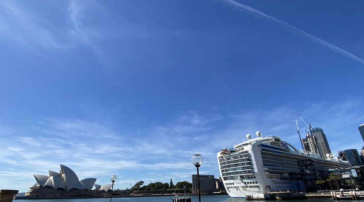 Sydney-ben kötött ki az a hajó, melynek legénységét leengedték, annak ellenére, hogy több vírusos eset is volt köztük. /Fotó:NorthFoto