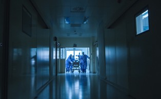 Statystyka vs. morderczy personel medyczny. Czy da się ujawnić zabójcę na podstawie podejrzanych wzorców zgonów?