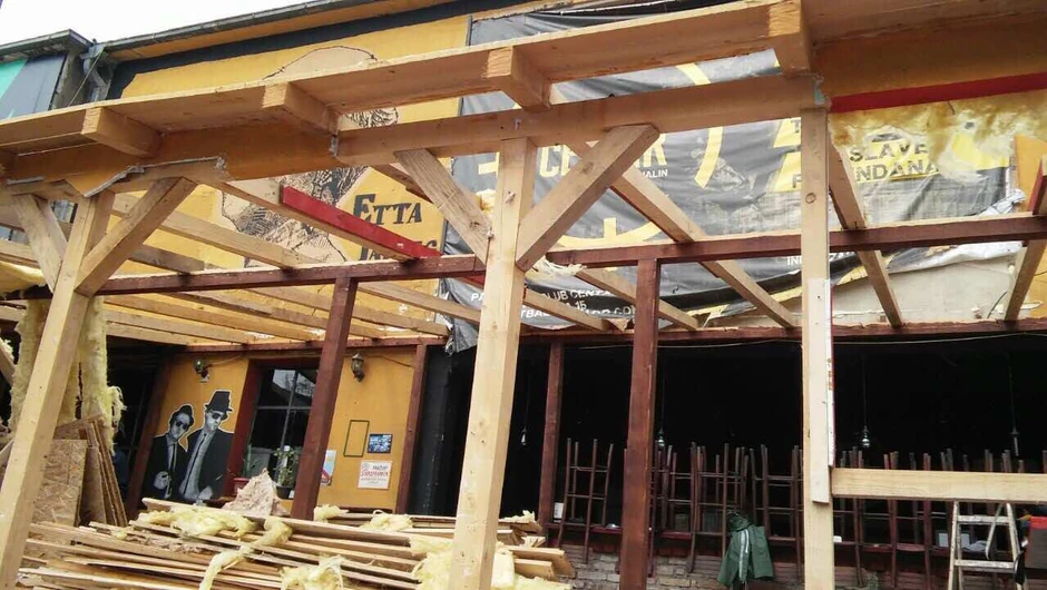 Uklanjanje lokala "Bluz i pivo"